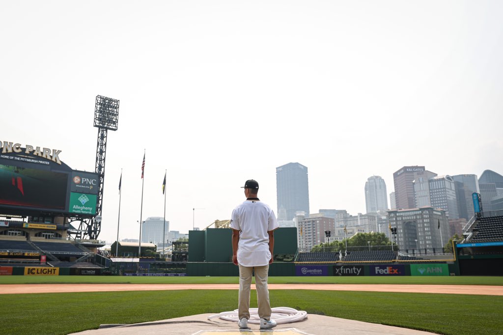 Pirates's tweet photo. Solometo signed https://t.co/XBoxlvpaRU