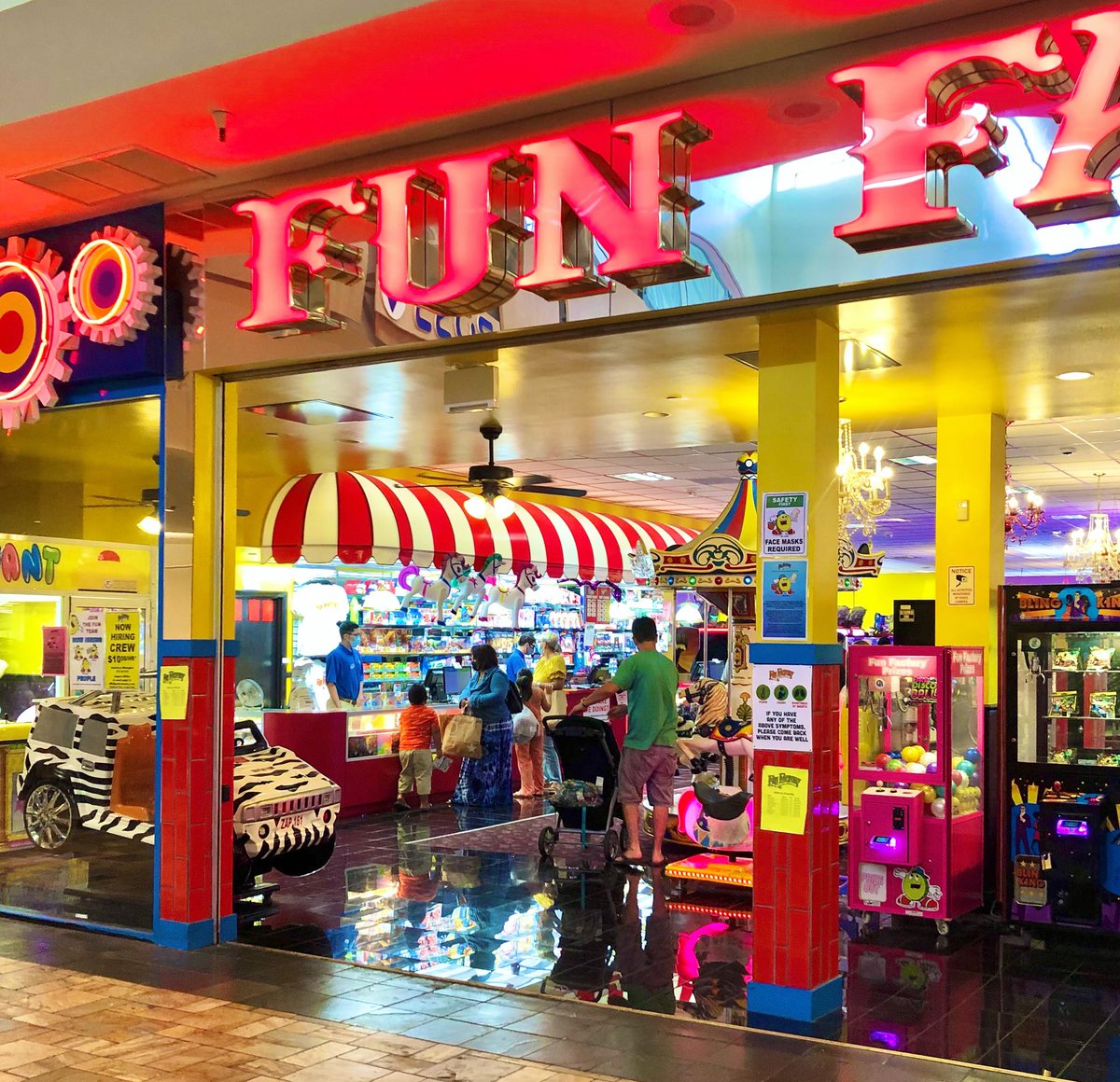 ⭐️It’s Golden Days Tuesday meaning registered Gold Members get 50% off games at Fun Factory! Bring your keiki for some fun entertainment! ⭐️