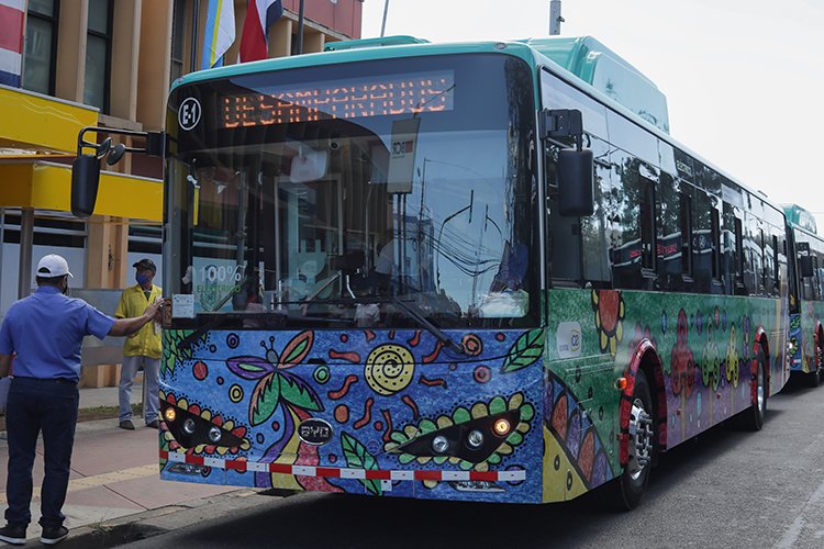 ICE destaca ahorro por utilización de buses eléctricos. bit.ly/3ziIwUB #CostaRica