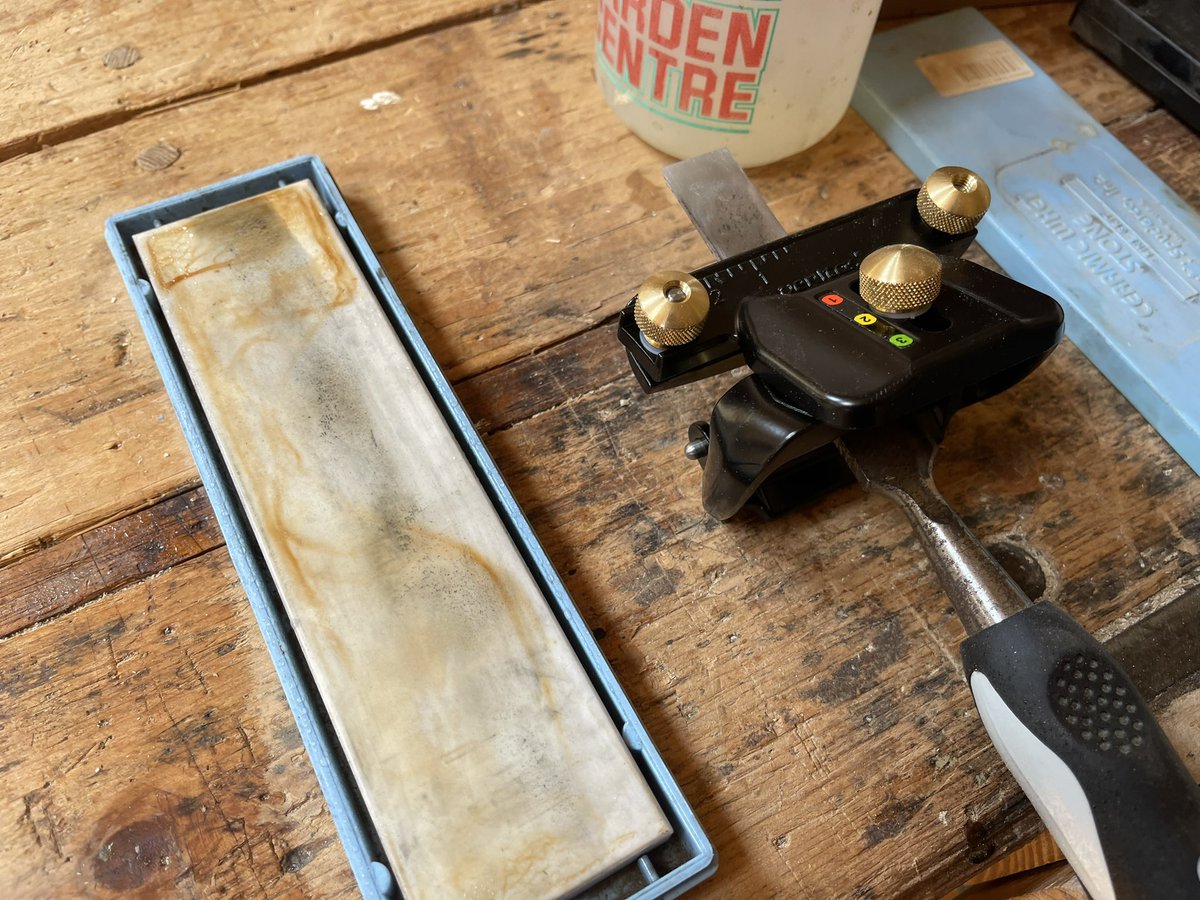 Ir8Bespoke's tweet photo. Yesterday I made a trip to @axminstertools to look at routers and plan my perfect workshop. 

But I ended up buying a new toy. This @veritastools honing guide is great. Perfect angle 📐 every time. 

I ended up sharpening a chisel before actually starting to work. 

Def recommend https://t.co/mwpJoZQV1q