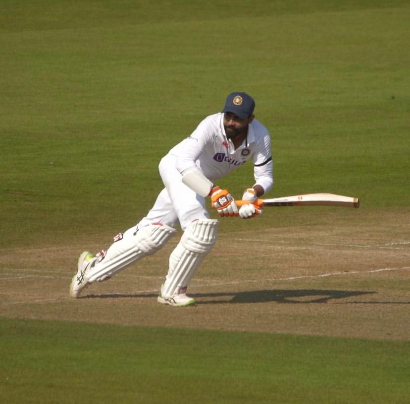 ChennaiIPL's tweet photo. JaDAYja ⚔️

7⃣5⃣(1⃣4⃣6⃣)

#TeamIndia 
#WhistlePodu #Yellove 🦁💛 @imjadeja
📸: @BCCI https://t.co/pBcnSUe6yy