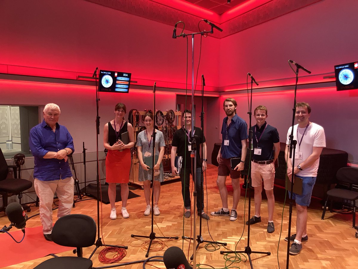 Always lovely to see Sean Rafferty at the @BBCInTune studio, and now it comes with mood lighting! 

Missed it? Catch up from 7pm to hear some early polyphony and ‘Heyr himna smiður’ by Sigurbjörnsson from our upcoming <a href="/deccaclassics/">Decca Classics</a> album ‘Infinity’ &gt;&gt; bbc.co.uk/programmes/b00…