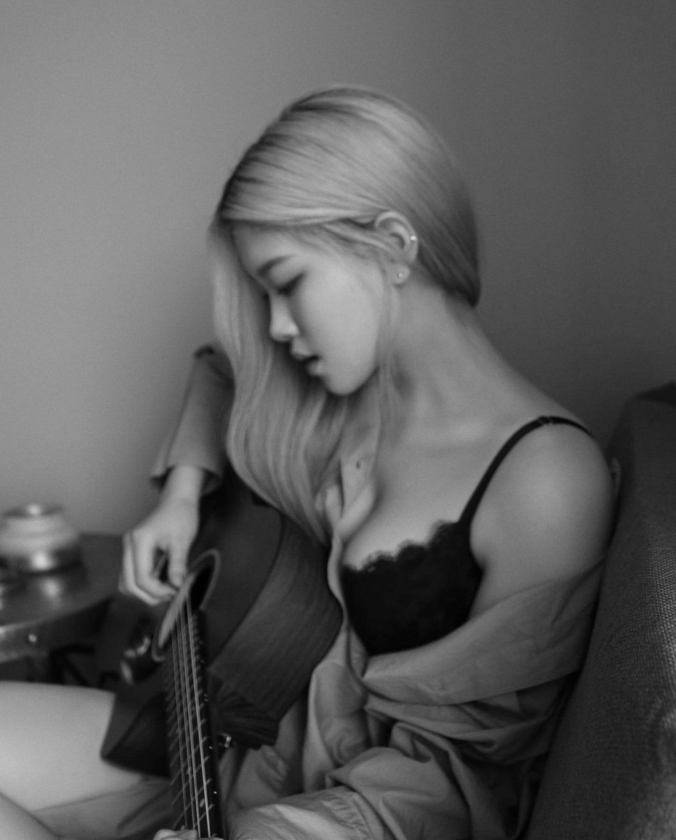 heasuwo's tweet photo. Rosé kayıp ikizi vol2 https://t.co/oSBOs6ErZ4