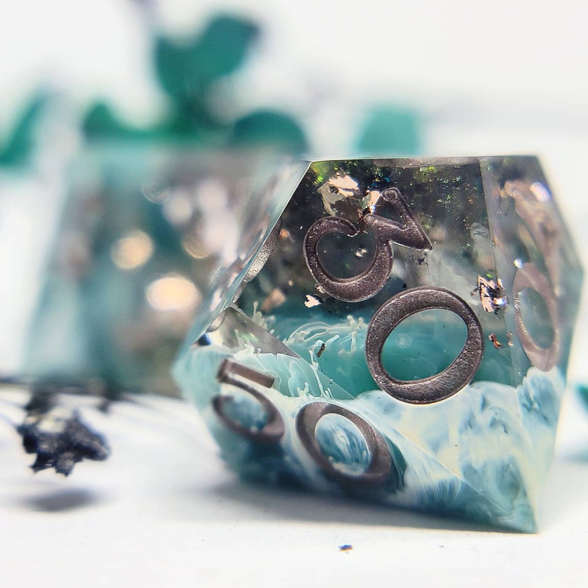 KhopperDice's tweet photo. It's my freaking birthday and here's a cool commission I did. 🎉🍰
#dice #dnd5e #handmade #art #resin #dungeonsanddragons https://t.co/MRILg0ey9i