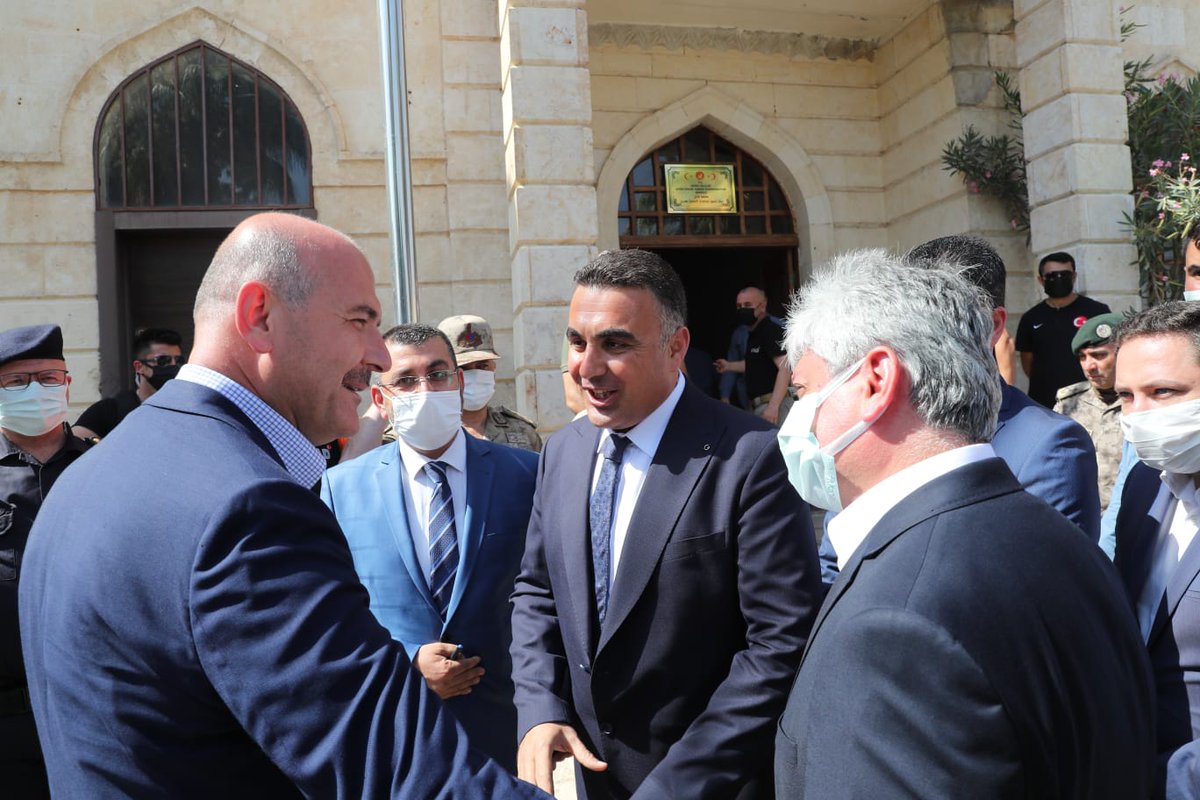 İçişleri Bakanımız Sayın Süleyman Soylu, Valimiz Rahmi Doğan, Kilis Valisi Recep Soytürk, Jandarma Genel Komutanı Arif Çetin, Emniyet Genel Müdürü Mehmet Aktaş ve beraberindeki heyet ile birlikte Afrin'de İnsani Yardım Koordinasyon merkezini ziyaret etti.