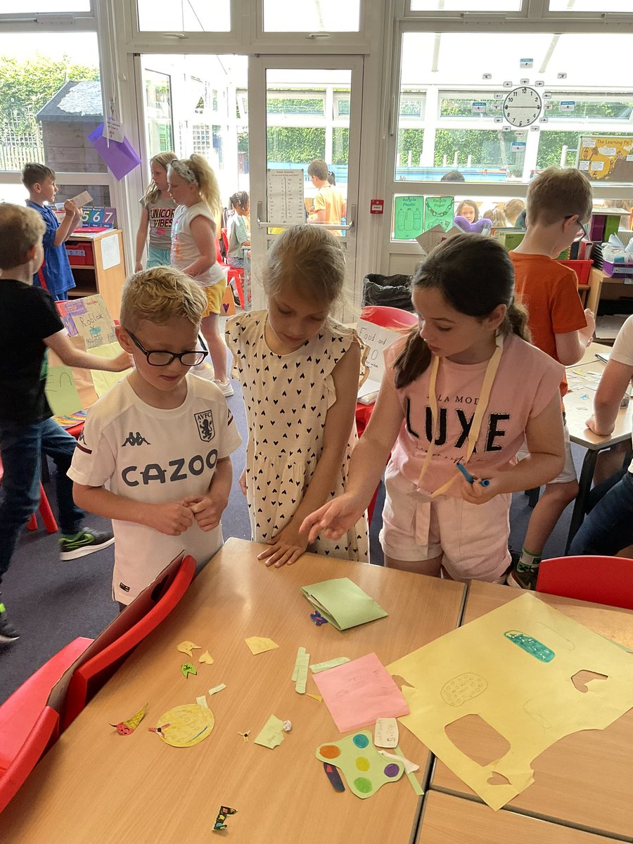 WhetstoneYear3's tweet photo. In Year 3, we have been practising giving change - the children have loved creating their own shops £££ https://t.co/sfkM2Po1L3
