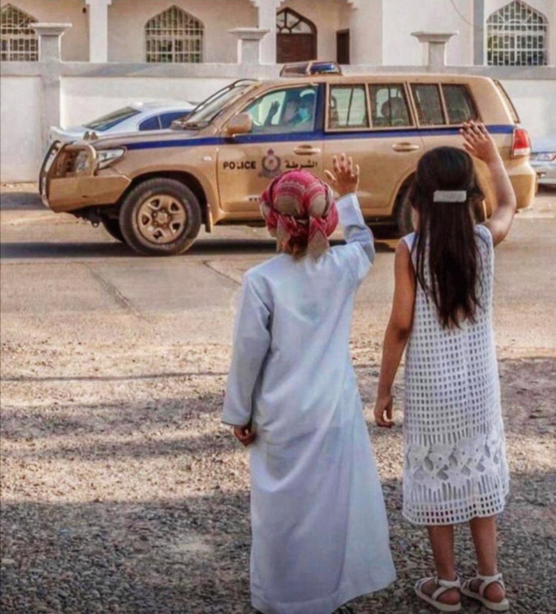 AlmataniKhalid's tweet photo. شكرًا لشرطة عمان السلطانية والدور الذي تقوم به على المستويين حفظ الامن والخدمات العامة في المنطقة الشرقية وبالتحديد قطاع جعلان رغم تباعد مساكن الناس والاستجابة لقرارات اللجنة طبتم وطاب صنيعكم . https://t.co/ZMJ5YBCEbj