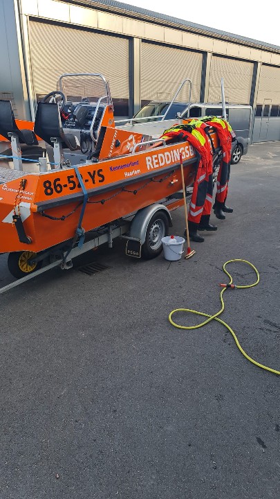 Reddingsvloot's tweet photo. Alle middelen van de #NRV worden gereinigd en nagekeken, zodat alles weer helemaal inzet gereed is. https://t.co/oWiC7UmBoJ