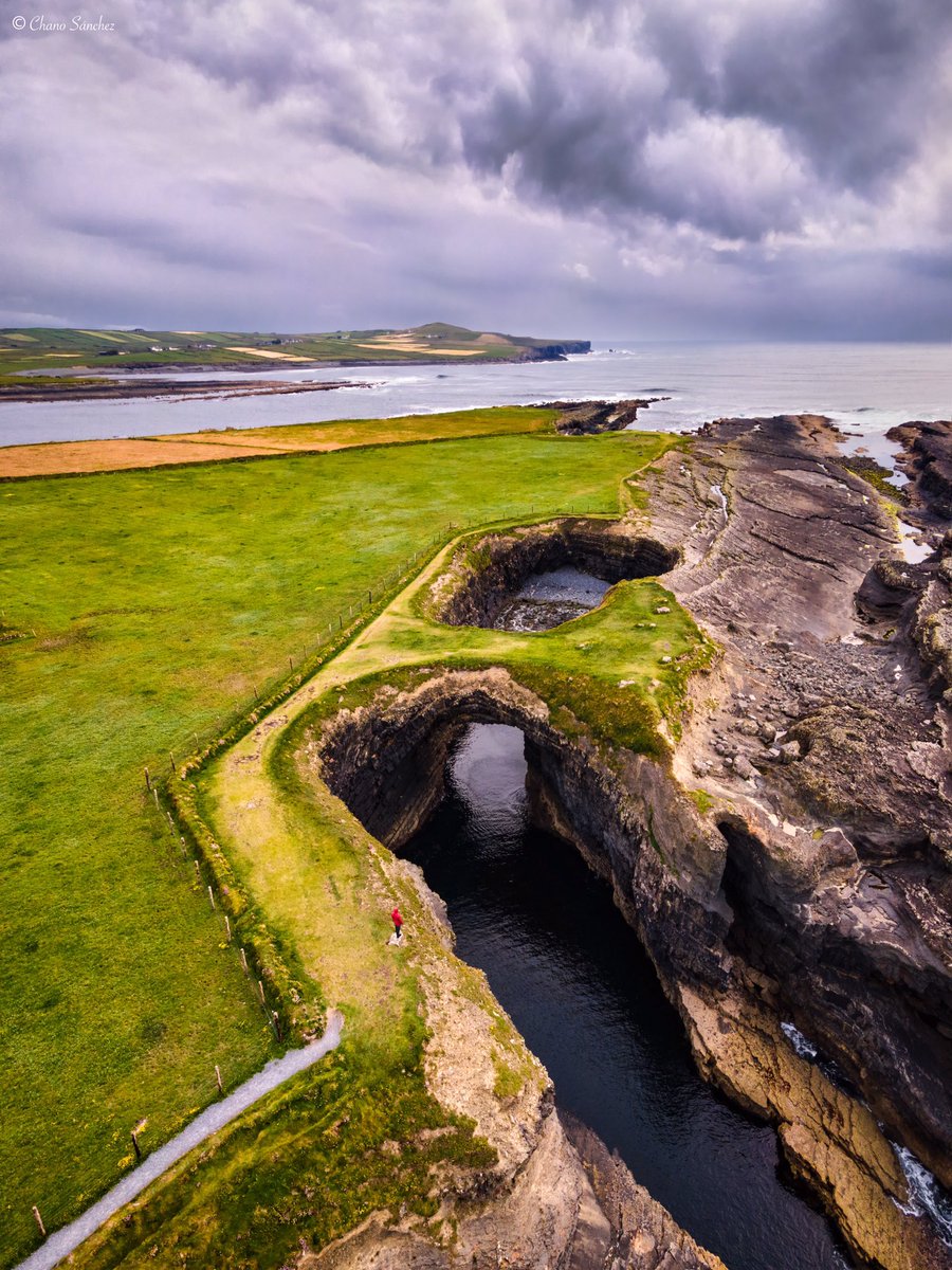 Chano_Sanchez_'s tweet photo. "An arch consists of two weaknesses which, leaning one against the other, make a strength." Leonardo da Vinci.
#BridgesofRoss #LoopHeadPeninsula #CountyClare #Ireland https://t.co/jVRGI0OI0S