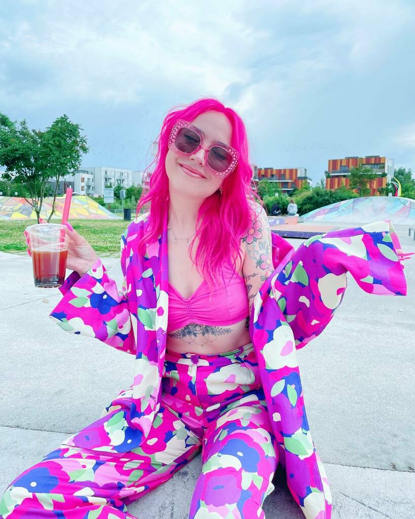 iamlazykat's tweet photo. SUPER PINK π
Back to my true self with pink hair π obviously done by @la.loouve using @xmondocolor π
#xmondohair #xmondocolor #monkistyle #pinkhairdontcare #pinkhaircolor https://t.co/oIQoKdROy2 https://t.co/Gyaw2ZHzaw