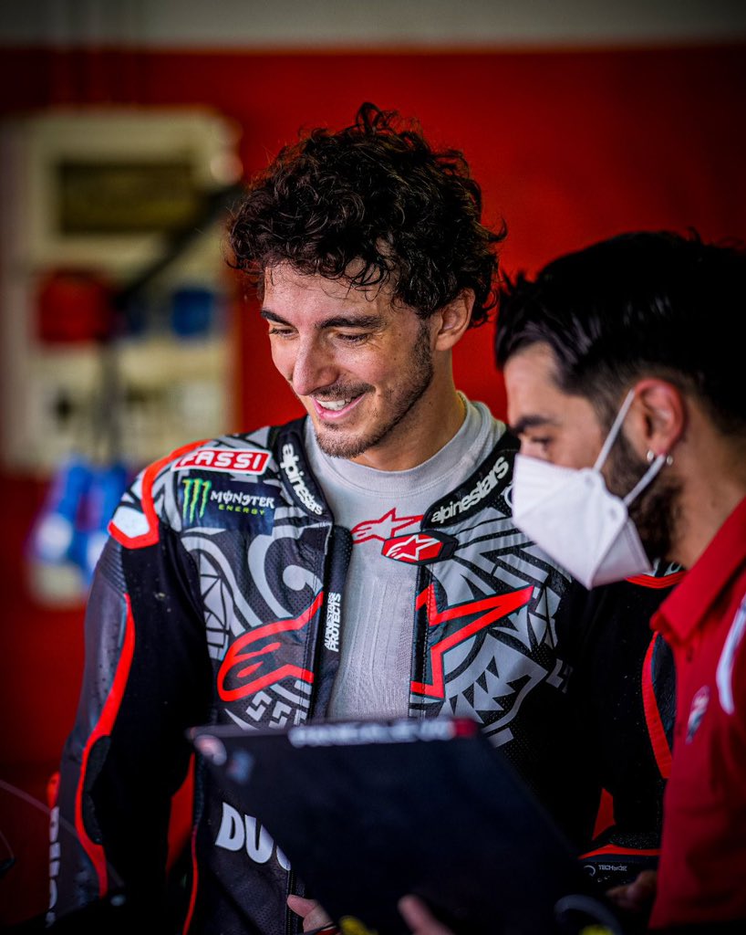 PeccoBagnaia's tweet photo. 1:36.010
Day 1 of 2 days training in @misanoworldcircuit π₯ #ducatiteambuilding #gofree @VRRidersAcademy @ducaticorse @MonsterEnergy @alpinestars @SuomyOfficial @supersunglasses @rattiboutique https://t.co/2jdEHym64P