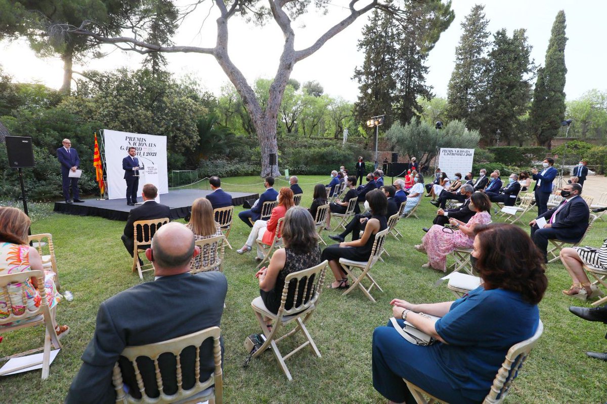 📸 El #president <a href="/perearagones/">Pere Aragonès i Garcia</a> i la #consellera <a href="/TeresaJorda/">Teresa Jordà</a> han lliurat els Premis Nacionals de Gastronomia 2021 (<a href="/acgn_cat/">Acadèmia Catalana de Gastronomia i Nutrició</a>) a <a href="/jordialk/">Jordi Vilà</a>, xef del restaurant <a href="/alkimiaJV/">alkimia - JORDI VILÀ</a> i a 
<a href="/rafelmuria/">Rafel Muria</a> del restaurant <a href="/QuatreMolins/">Quatre Molins</a> 
 
👉bit.ly/3iwY7t2