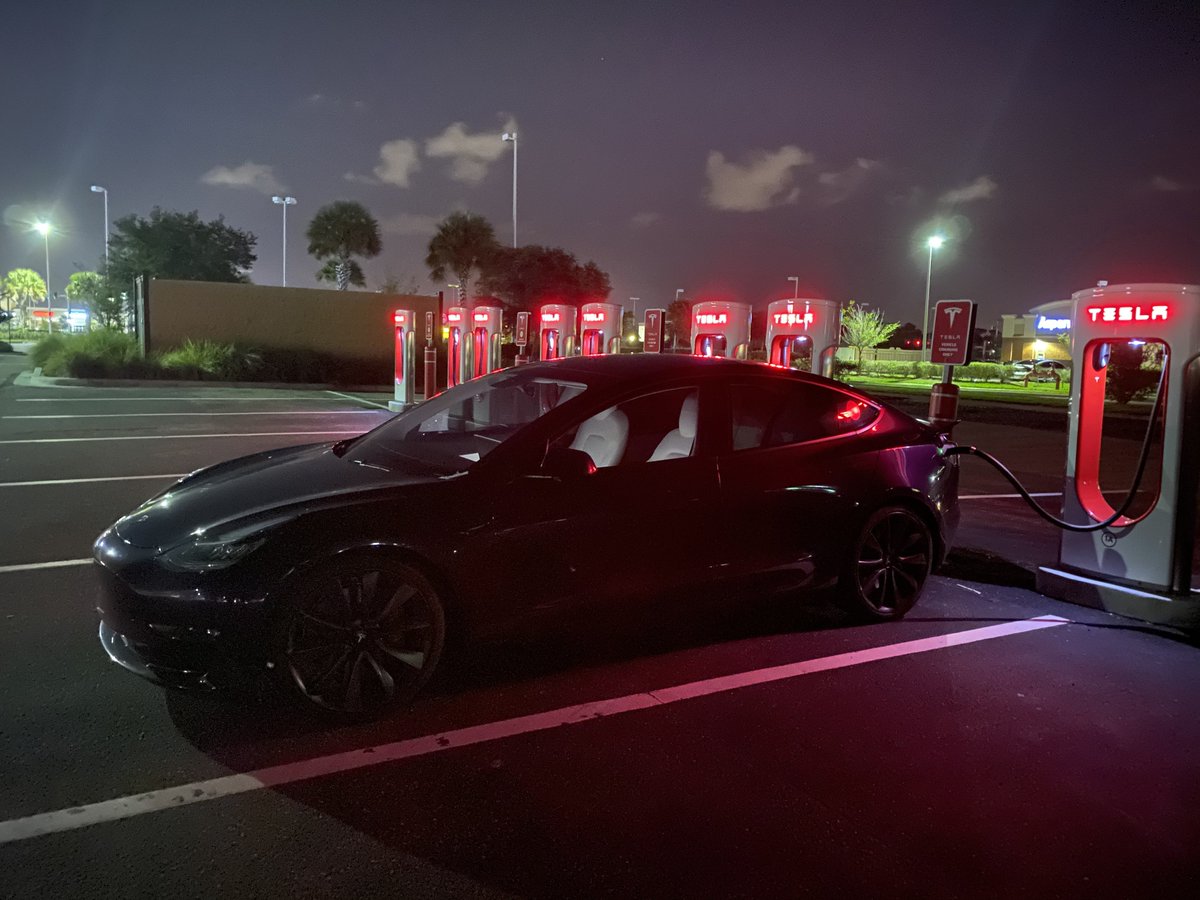 TesLatino tweet media