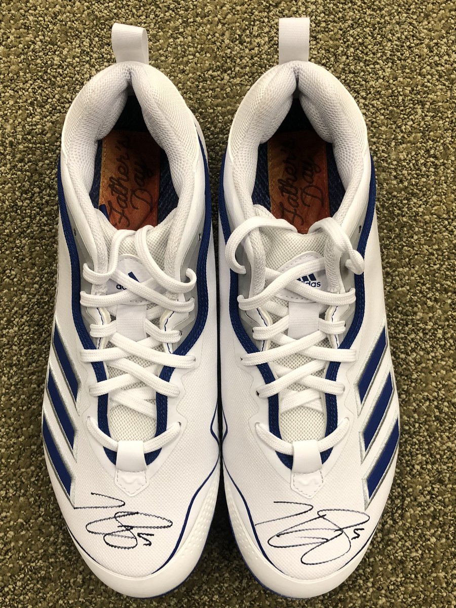 tonykemp's tweet image. Retweet this tweet for a chance to win my signed Father’s Day cleats. Winner will be chosen in 48 hours. Best of luck!