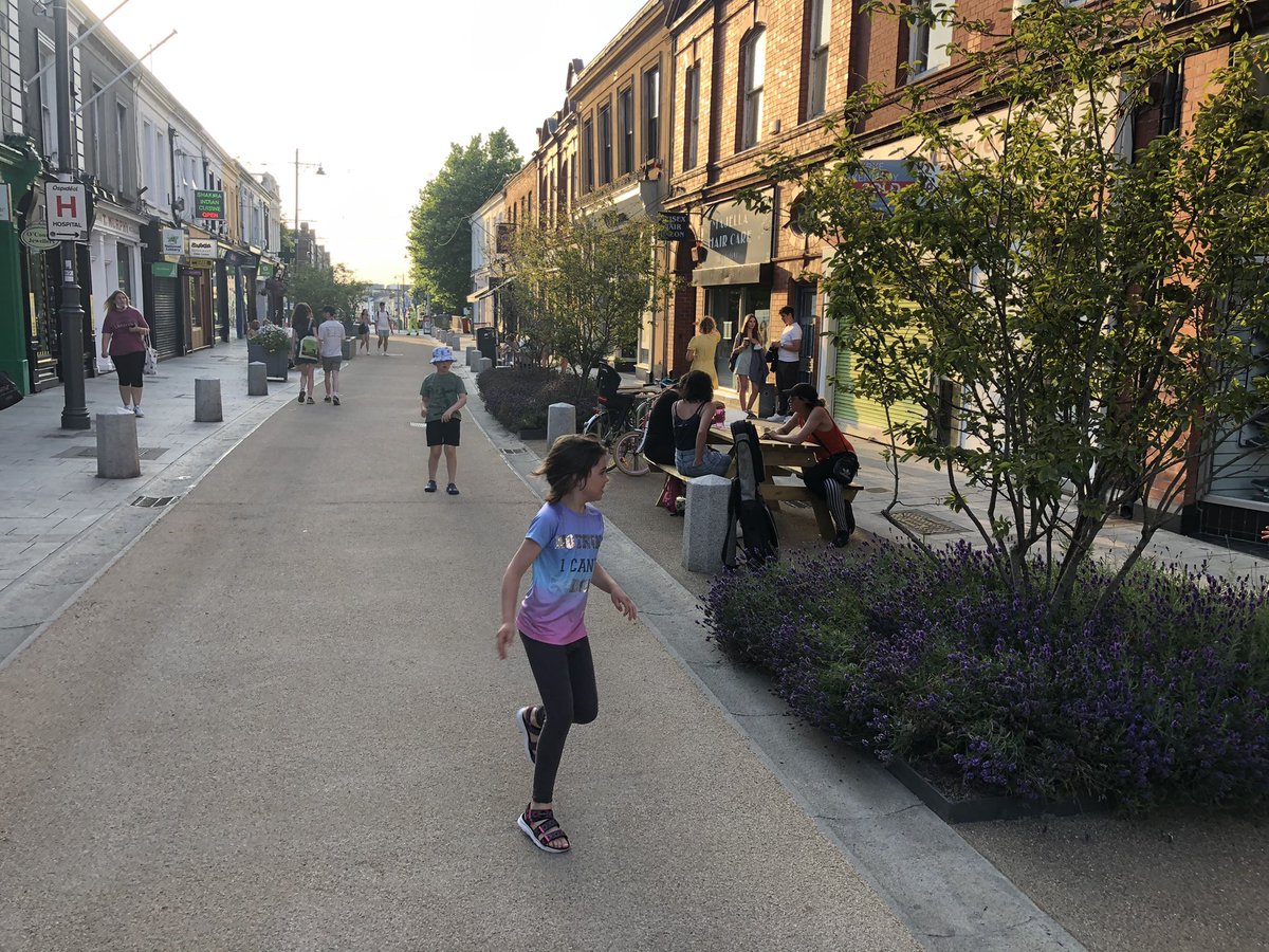 robertburns73's tweet image. Tuesday evening, after 8 pm in Dún Laoghaire town centre &amp;amp; such a pleasant &amp;amp; relaxed atmosphere.

Children playing in the street.  People of all ages lingering &amp;amp; chatting, some having a meal or drink.

A flow of people coming up from the seafront

A liveable place.

#dlrcc