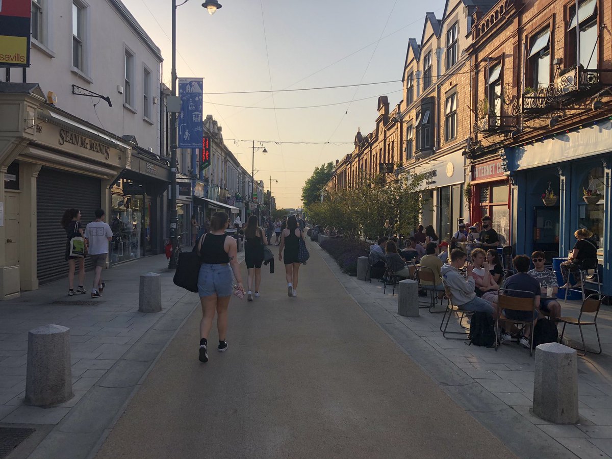 robertburns73's tweet image. Tuesday evening, after 8 pm in Dún Laoghaire town centre &amp;amp; such a pleasant &amp;amp; relaxed atmosphere.

Children playing in the street.  People of all ages lingering &amp;amp; chatting, some having a meal or drink.

A flow of people coming up from the seafront

A liveable place.

#dlrcc