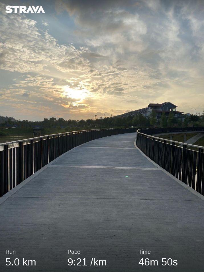 faezahana's tweet photo. Malas 0 - 1 Jogging
Bila plan nak sambung tidur, member message sesubuh ajak teman briskwalk on phone.
Berterabur HR berjogging sambil gossip kedai kopi
Btw selamat pagi dan selamat bekerja semua 🤍
#sihatpkp
#morningjog
#offdaymood https://t.co/B9OYEHIvQv