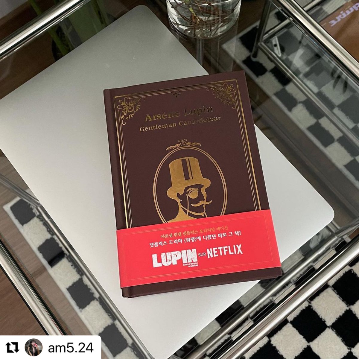 넷플릭스 오리지널 드라마 ✨뤼팽✨에 나오는 도서 표지랑 똑같애서 더 설렝다,, 표지가 예뻐서 인테리어용으로 놔둬도 예뿌구만 요번에 시즌2...