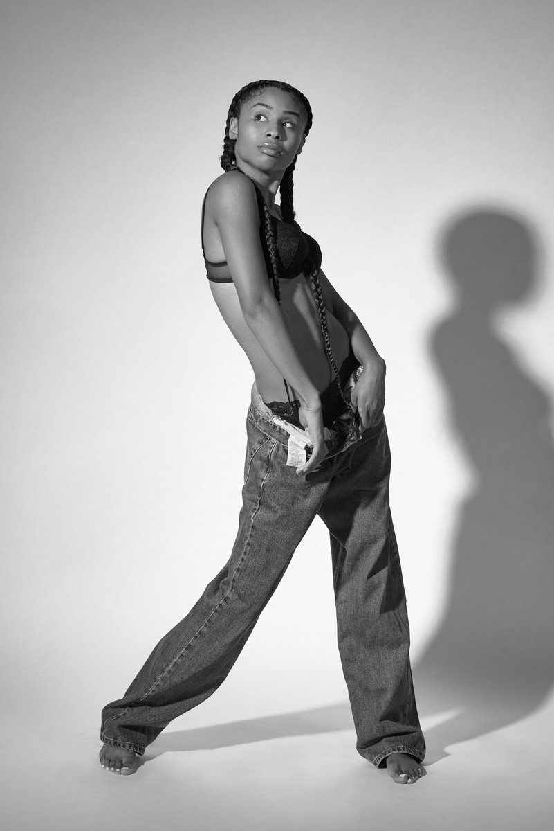 Fashion image of model, Dayonna, in the studio
Model: Dayonna

#fashion #fashionphotography #inthestudio #blackandwhite #sanfranciscofashion #oaklandfashion

marsolaisphoto.com/fashion-and-ed…