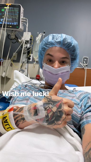 Had a successful surgery on my wrist today 👍🏼 Send me cute animals &amp; memes n stuff while I recover &hearts;️<a href="/tag/10yearchallenge"class="tags"><span>#10yearchallenge</span></a>