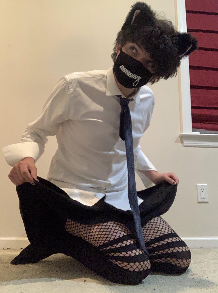 Eris the Catgirl 🤍 on X: I have a new black and white choker, hope you  like it 😅 🖤🤍🖤🤍🖤🤍🖤🤍 #femboy #gothboy  / X