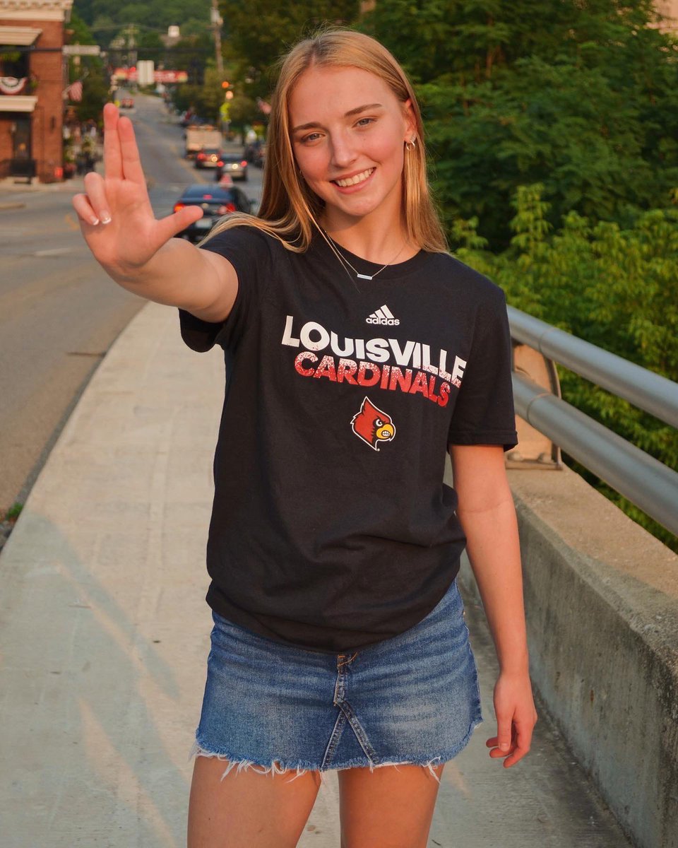 rileybullock7's tweet photo. 📍 THE VILLE

Thankful and proud is an understatement, I’m so thrilled to announce my commitment to
🔺The University of Louisville🔺 https://t.co/S49J4smiVD