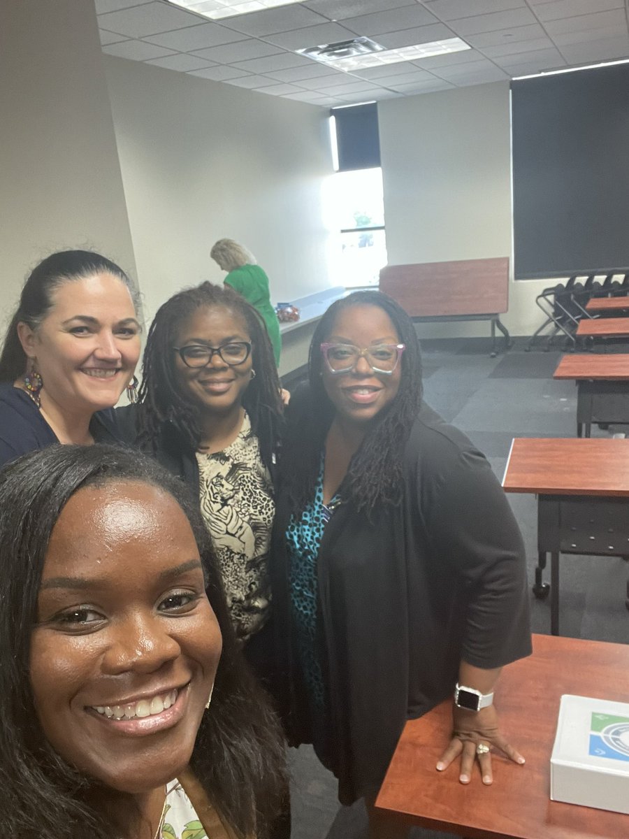 19-20 Admin Intern Class Graduates Now ADMINISTRATORS #BelieveInMesquite <a href="/SCham4education/">Stacye Cunningham, M.Ed.</a> <a href="/AshaundaGiles/">Ashaunda Giles</a> <a href="/msrdz4/">Miriam Rodriguez</a>  Shout out to our amazing mentors <a href="/LFeinglas/">Leslie Feinglas</a>  @HammettJennifer ! We’re Ready to Lead!