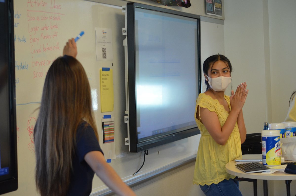 BTSJC's tweet image. There’s no better feeling than being back in person collaborating with peers and engaging in important discussions! Photo: two teaching fellows engaging students in a discussion during last week’s hybrid day. #BreakthroughTogether #Summer2021 #Collaboration