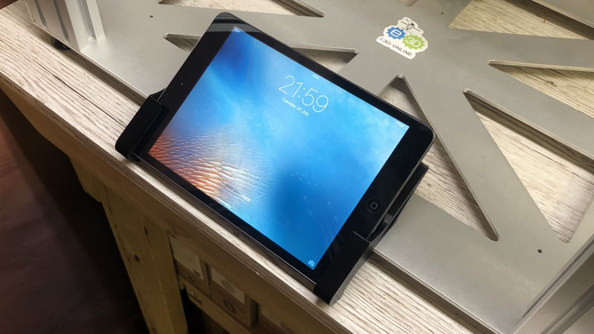 FilamentFrenzy's tweet photo. Ever feel there is something you forgot then the penny drops ? 

Toolchanger got a new screen 😍

Now just to remember the password to connect it…….. FFS 🤦‍♂️ 😂 

#3Dprinting https://t.co/eiePCogRZD