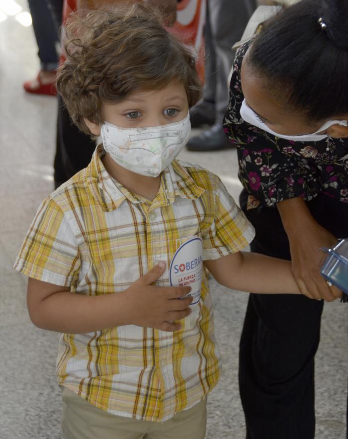 finanzasprecios's tweet photo. Los 350 niños y adolescentes voluntarios de la fase I/II del ensayo clínico Soberana Pediatría 💉, que comenzó el pasado 14 de junio, ya recibieron la primera dosis del candidato vacunal Soberana 02, desarrollado por el @FinlayInstituto #COVID19 #CubaPorLaVida
@Granma_Digital https://t.co/ZZRUcHugJG
