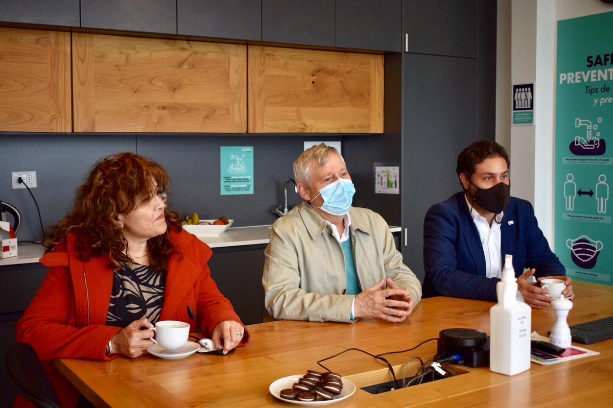 DPRLosLagos's tweet photo. Subsecretario @pertuze y Delegado @geisse_carlos visitaron @Kurabiotech en #PuertoVaras, empresa local que ha entregado importantes aportes para combatir la pandemia de #COVID19 en la región y el país. https://t.co/vtoK4imt66