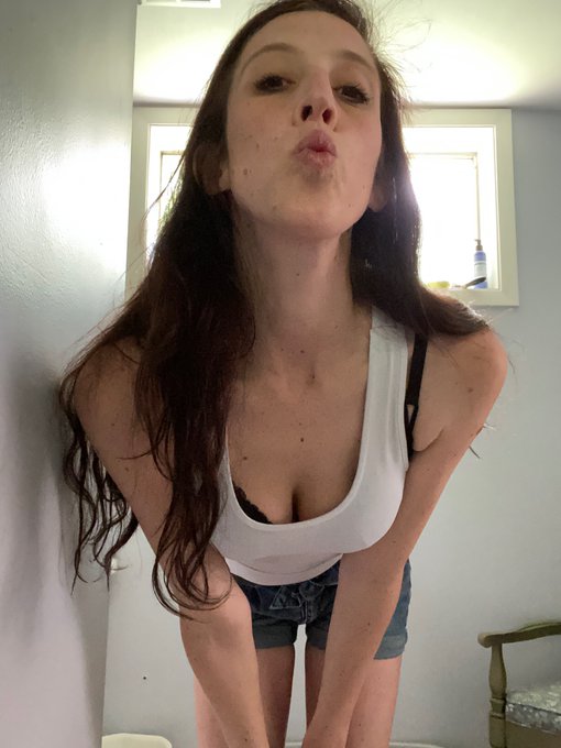 Retweet is you&rsquo;d pucker up and kiss an old milf like me ❤️✨ https://t.co/7pPh5GWtHw<a href="/tag/xxx"class="tags"><span>#xxx</span></a><a href="/tag/prettylittlething"class="tags"><span>#prettylittlething</span></a><a href="/tag/oralslut"class="tags"><span>#oralslut</span></a><a href="/tag/onlyfansle"class="tags"><span>#onlyfansle</span></a>