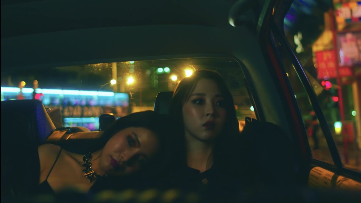 _moonsy_'s tweet image. Windflower by MAMAMOO is a masterpiece, the music video is very cinematic, and every single frame from it is esthetically pleasing.