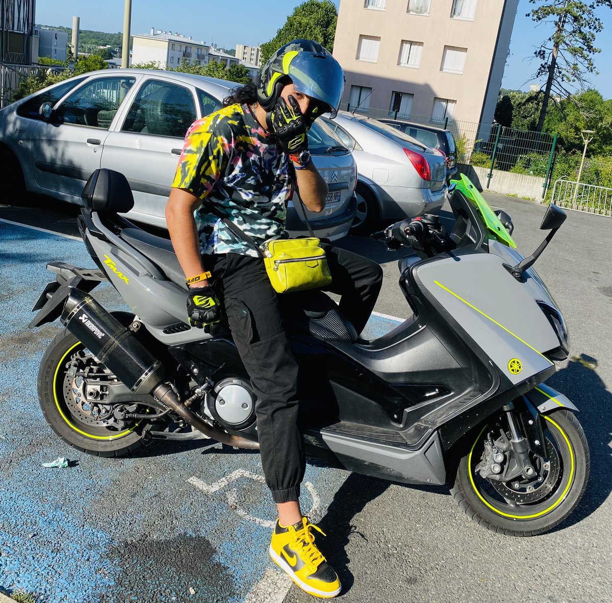 MmzMusic's tweet image. NOUVEAU CLIP « AKRAPOVIĆ » demain 18h sur YouTube ..🌍🌍 #MMZ #ZEROPRESSION #LZTZ #QLF backl.ink/147465765