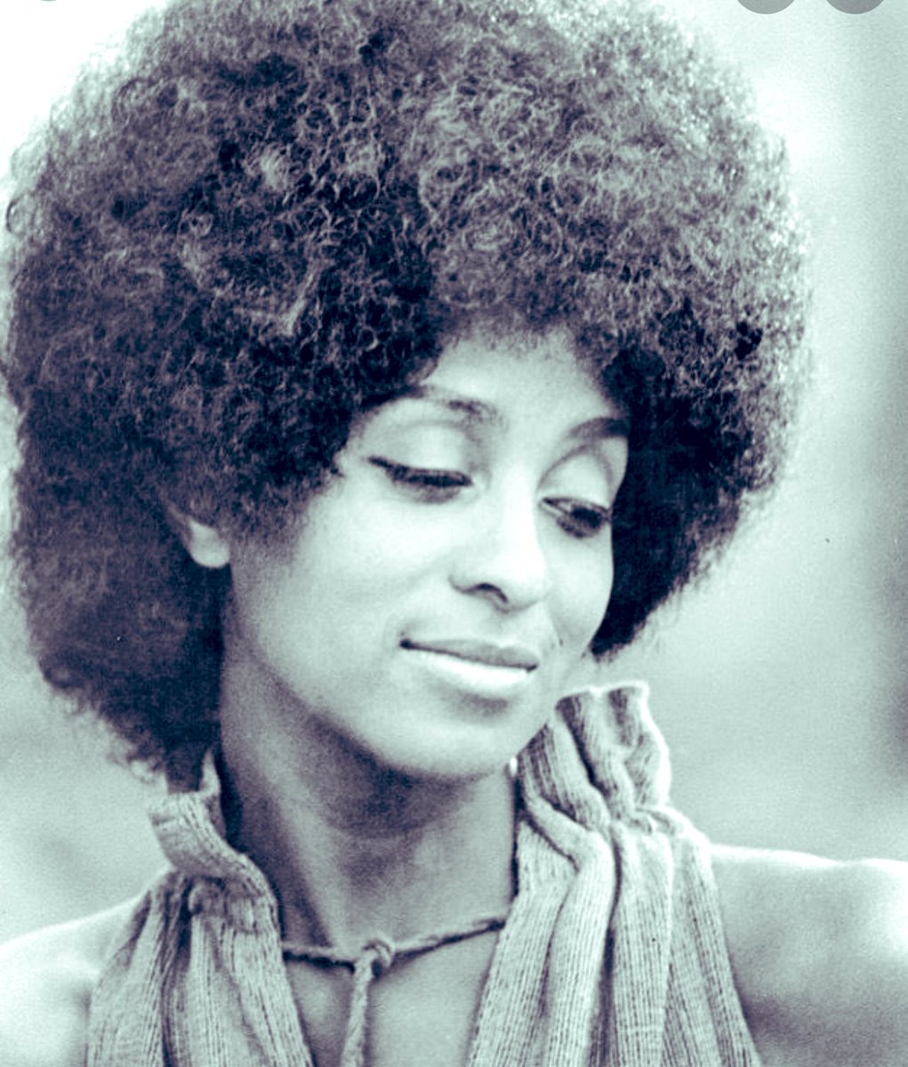 hollyrpeete's tweet photo. Congratulations to Ms. Marla Gibbs for getting her long overdue star on the Hollywood walk of fame today!! 
You are Hollywood royalty, a queen, a television legend as well as a pillar in the community. You give back so much and you have long been a personal hero of mine.🌟🙏🏾👸🏽 📺 https://t.co/EydIqwTwwP