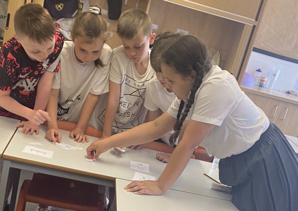 BirchwoodCE's tweet photo. Today, Year 4 have been busy classifying different states of matter today. Great scientists as always. #bcepsscience #scientificenquiry #bcepsyear4 https://t.co/aIAeeYZtm2