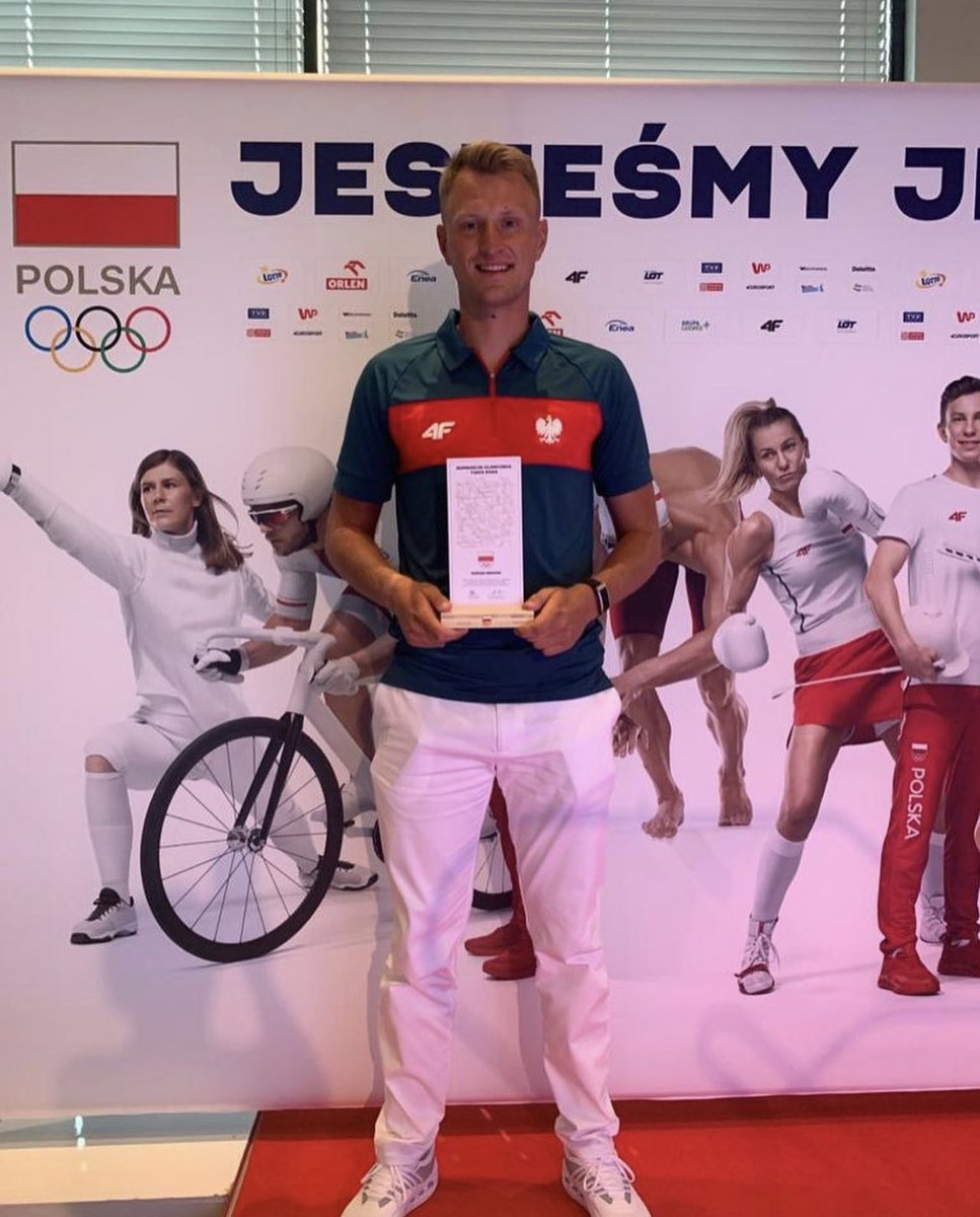 AdrianMeronk's tweet photo. Wow, as of today I’m officially an Olympian‼️

I had the honour, on behalf of all of the Polish athletes, to pledge the Olympic Oath 🤩 

I’m very proud and excited to represent our country at the biggest sporting event in the world! 🇵🇱 https://t.co/tnblmpa34n