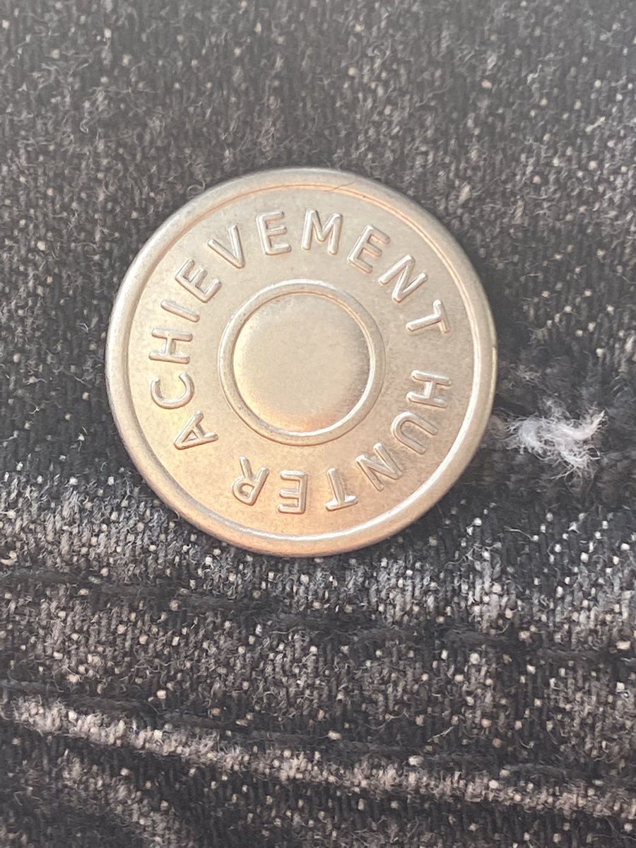 erikaswalwell's tweet image. Ahhhhhhh!!!!! I couldn’t wait to rip the package open! #AH @AchievementHunt @TheRTStore @RoosterTeeth #FRONTBACK 
💚💚💚💚💚💚💚💚