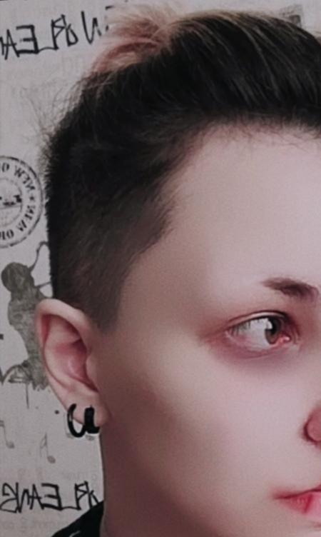 zavarka_chan's tweet photo. шутки про закос на Дракена перестают быть шутками

я в растерянности, потому что мне нужно осветлить оставшиеся волосы, но я не понимаю, как это сделать, чтобы не затронуть сбритые
шальная мысль заклеить часть головы скотчем перестаёт казаться такой уж дурацкой https://t.co/TXnSRrk3ui