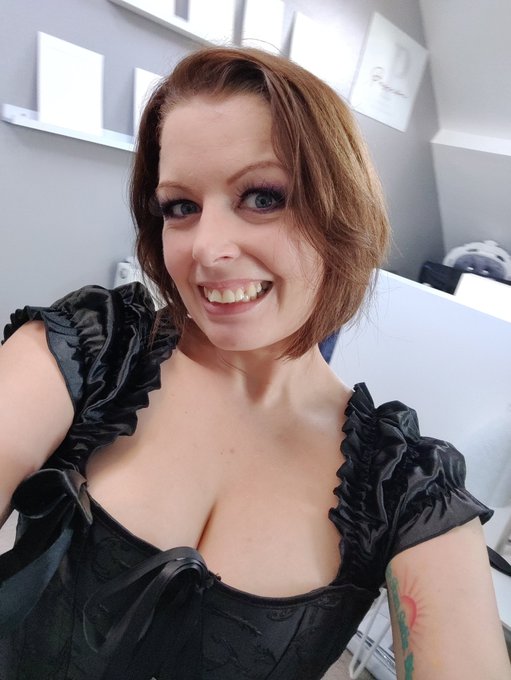 Bit o boudoir in the scorching heat today....!! 31 degrees in Yorkshire... And there are still some that<a href="/tag/throwbackthursday"class="tags"><span>#throwbackthursday</span></a>