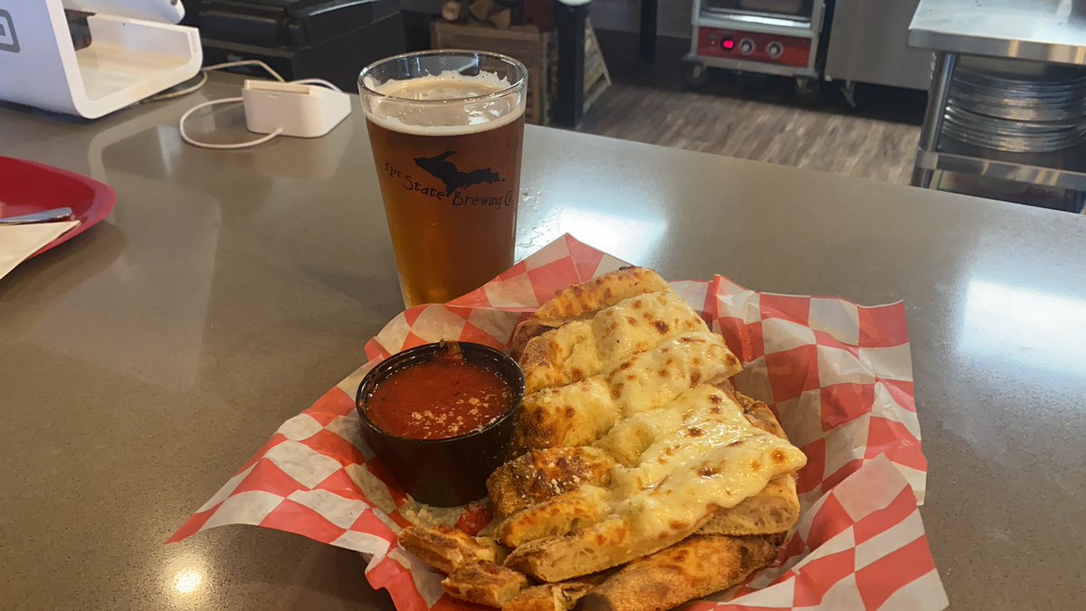 Microbrewguys's tweet photo. The best thing I like about Craft Breweries are the fantastic people you meet and their stories. Thanks Bryan for the conversation and following the @MicroBrewGuys #beer #micro beer #craftbeer https://t.co/bfAS1hhmob
