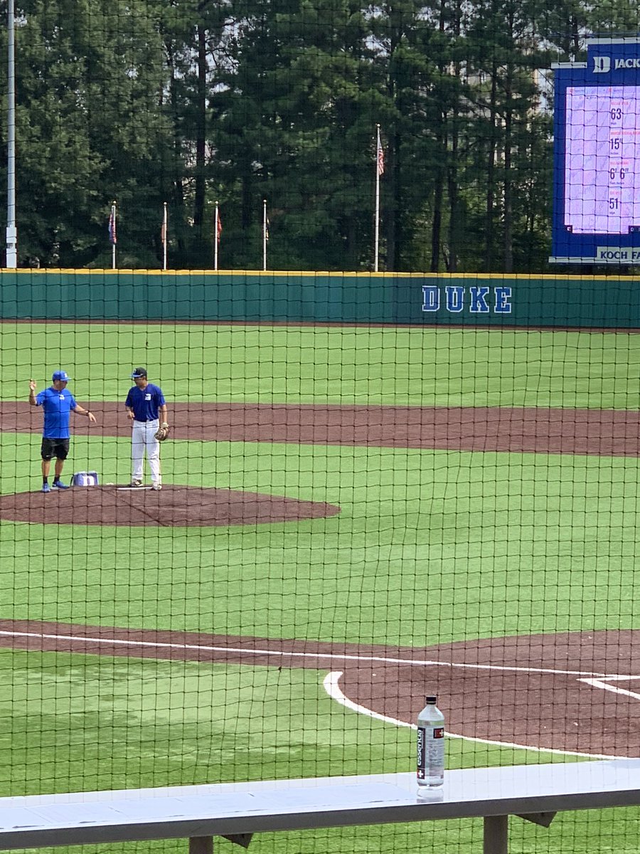 donaldlee's tweet photo. @ethanlee2022 getting some innings on the mound.
#sgvarsenal #baseball #duke https://t.co/zlxmVZlRTs