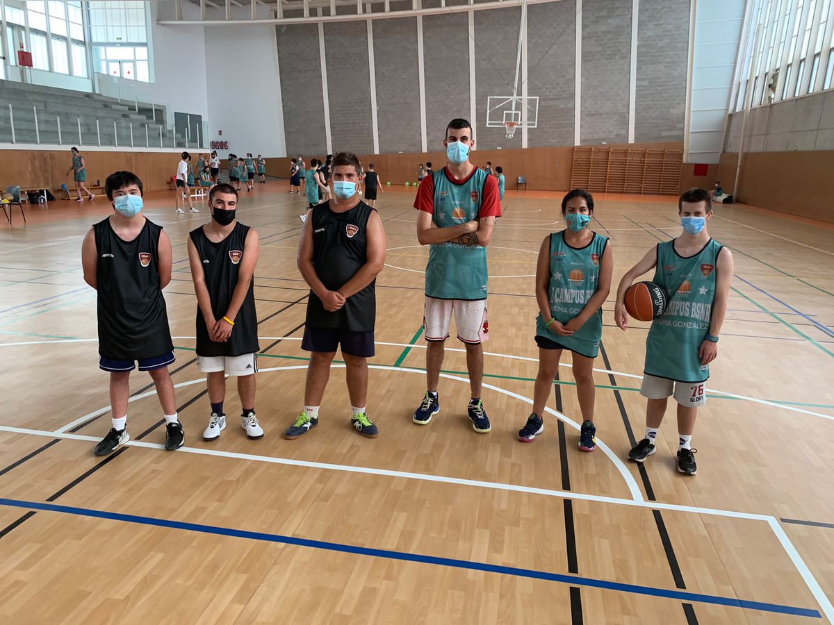 ¿Os gustan nuestras equipaciones de <a href="/Pentexsport/">Pentex</a> con los nuevos colores?😍 
“Ya está todo el mundo descansando en el campus, mañana será otro día lleno de sorpresas, especialmente para uno de nuestros deportistas”🎂🤫