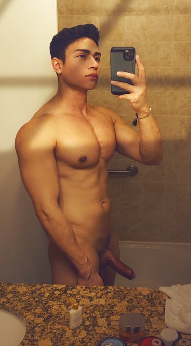 Go follow the new Instagram and enjoy this uncropped pic as a thank you!  https://t.co/yQzqGstBHP https://t<a href="/tag/mine"class="tags"><span>#mine</span></a>