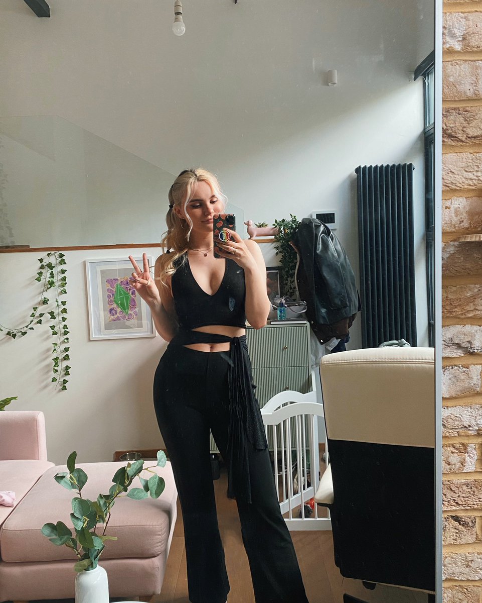 steph0sims's tweet photo. i went on a date looking this hot and still came back single wtffsjankd https://t.co/2akGdidnbe