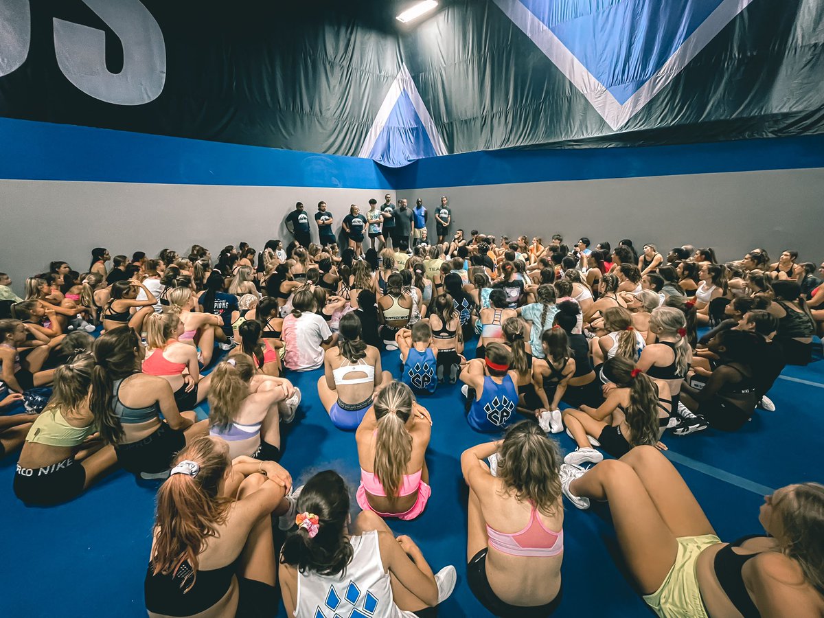 A memorable moment between coaches and athletes. Until you live it, you can’t understand it. 💙 #G3FCA2A