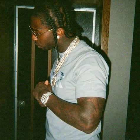 pedestrian's tweet photo. Happy Birthday big Woo 💫🕊️ https://t.co/xAyeYlG1hK