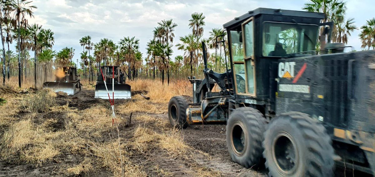 ArnoldoWiens's tweet image. Seguimos trabajando desde el @mopcparaguay junto a la @cndl_mre y al Comando de Ingeniería en la línea fronteriza con Bolivia. Esperamos terminar en poco tiempo más la limpieza por primera vez de forma total de nuestra frontera seca