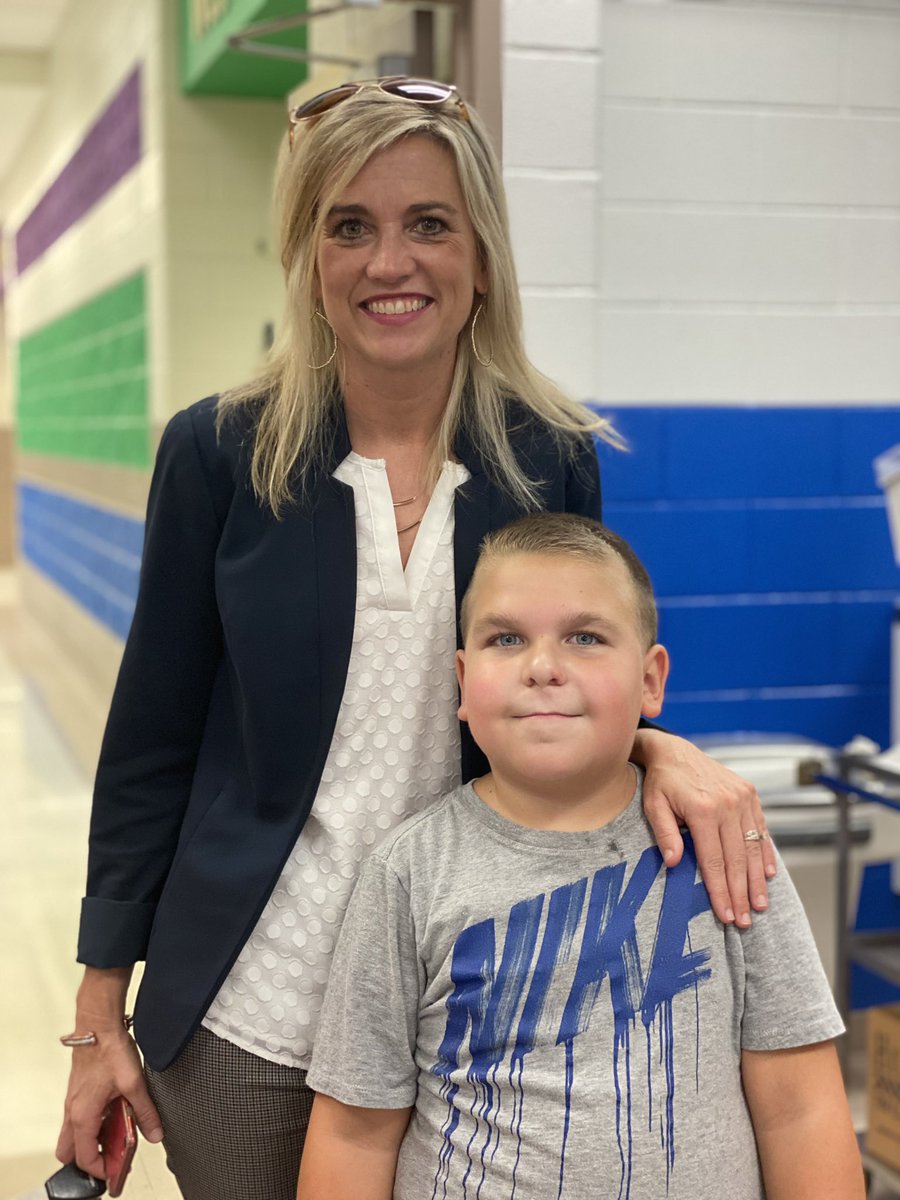 BallingerCarrie's tweet photo. So ready for the @RockcastleCoSch hallways to be full of smiling kiddos! Thanks to this Brodhead Tiger for making my day! #RocketVision #RockNation #BacktoSchool2021 🚀 https://t.co/uEG1qT38Ul