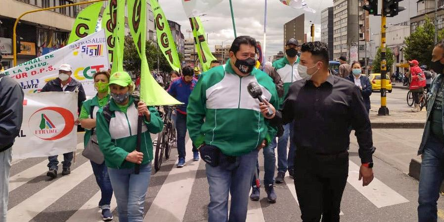 CGTCol's tweet photo. #20DeJulio
Percy Oyola, @poyolap, presidente de la CGT socializó ante diversos medios los 10 proyectos de ley que la CGT y el Comité de Paro llevarán ante el Congreso
#10ProyectosDeLey del #ParoNacional20J https://t.co/i4SFhsd2Y9